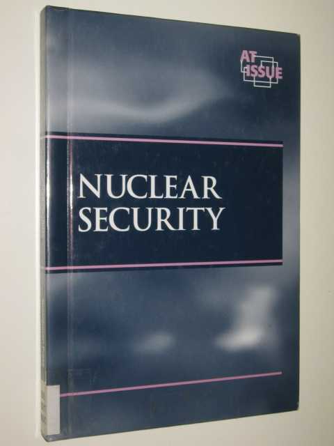 At Issue Series - Nuclear Security (hardcover edition) Helen Cothran