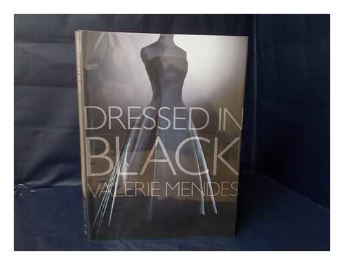 MENDES, VALERIE D. RICHARD DAVIS (PHOTOG. ) - Dressed in Black / [Text By] Valerie Mendes ; Photography by Richard Davis