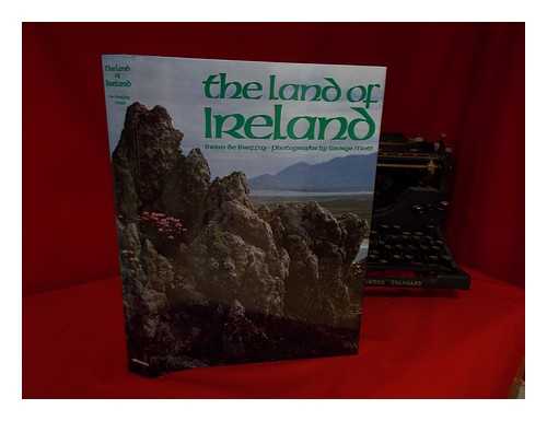 DE BREFFNY, BRIAN. GEORGE MOTT (PHOTOG. ) - The Land of Ireland / Brian De Breffny ; Photos. by George Mott