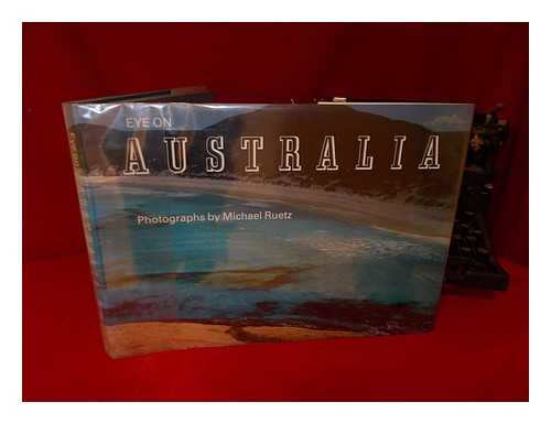 RUETZ, MICHAEL - Eye on Australia / Photographs by Michael Ruetz ; Introduction by Harry Butler