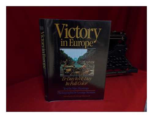 HASTINGS, MAX. GEORGE STEVENS (PHOTOG. ) - Victory in Europe : D-Day to V-E Day / Max Hastings ; Photographs by George Stevens ; Introduction by George Stevens, Jr.