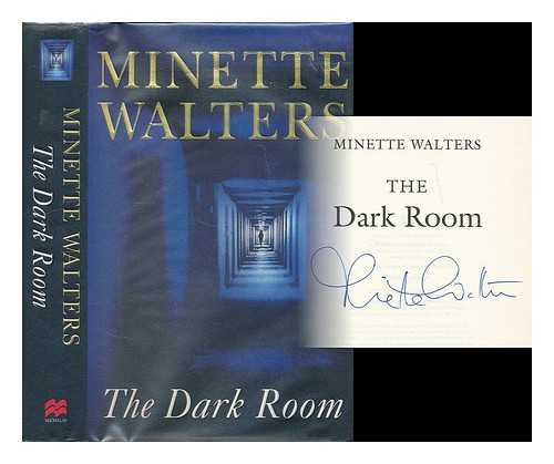 WALTERS, MINETTE - The dark room / Minette Walters