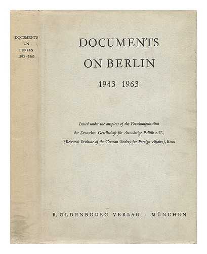 DEUTSCHE GESELLSCHAFT FR AUSWRTIGE POLITIK. FORSCHUNGSINSTITUT, FRANKFURT AM MAIN. EDITED BY WOLFGANG HEIDELMEYER - Documents on Berlin, 1943-1963. Selected and Edited by Wolfgang Heidelmeyer and Guenther Hindrichs