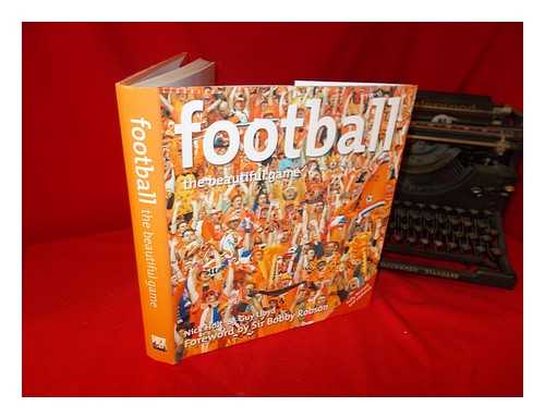 HOLT, NICK; LLOYD, GUY - Football : the beautiful game / Nick Holt & Guy Lloyd ; foreword, Sir Bobby Robson