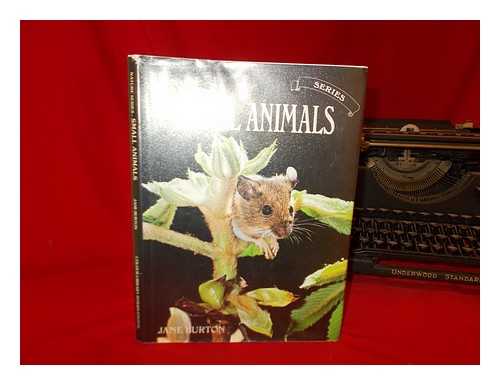 BURTON, JANE [AUTHOR]. GIBBON, DAVID [DESIGNER]. SMART, TED [PRODUCER] - Small Animals