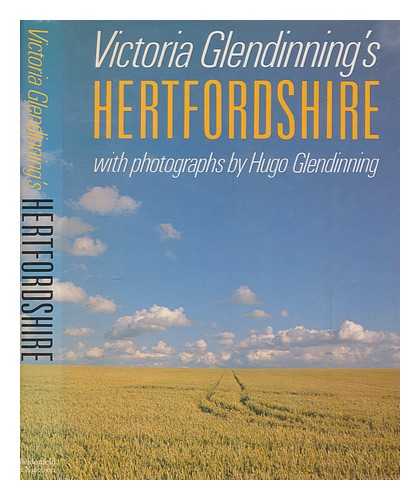 GLENDINNING, VICTORIA - Victoria Glendinning's Hertfordshire / with photographs by Hugo Glendinning