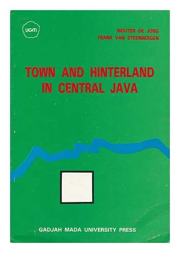 JONG, WOUTER DE - Town and hinterland in Central Java : the Banjarnegara production structure in regional perspective / Wouter de Jong, Frank van Steenbergen