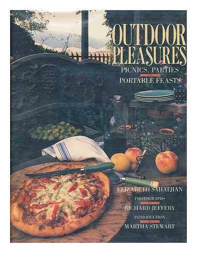 SAHATJIAN, ELIZABETH - Outdoor Pleasures : Picnics, Parties, and Portable Feasts / Elizabeth Sahatjian ; Photographs by Richard Jeffery ; Introduction by Martha Stewart