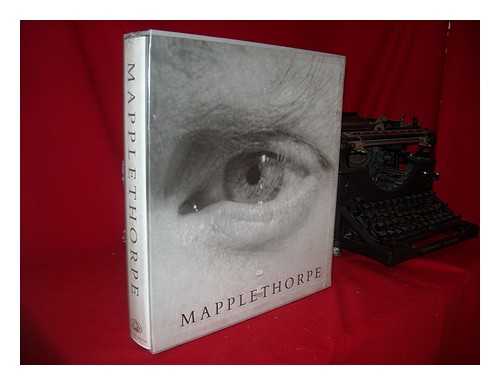 MAPPLETHORPE, ROBERT - Mapplethorpe / Essay by Arthur C. Danto