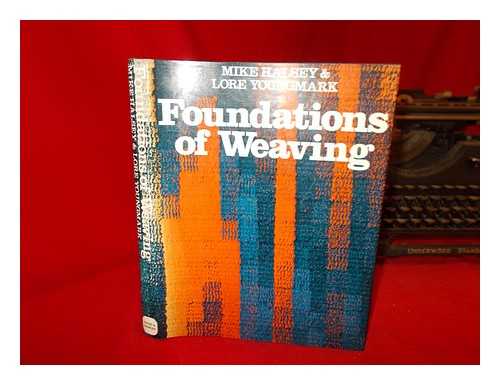 HALSEY, MIKE - Foundations of Weaving / Mike Halsey and Lore Youngmark ; Photos. by Edwina Ferguson ; Drawings by Mike Halsey