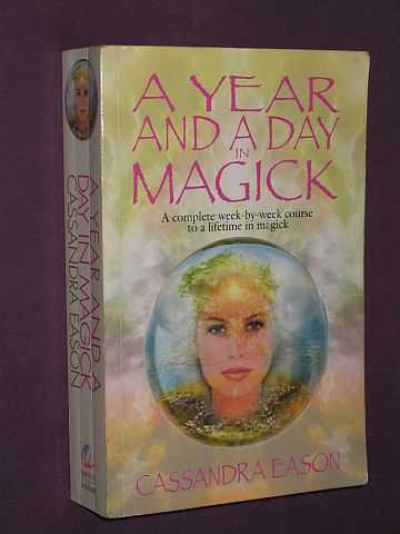 Eason, Cassandra - A Year and a Day in Magick: a Complete Week-By-Week Course to a Lifetime in Magick