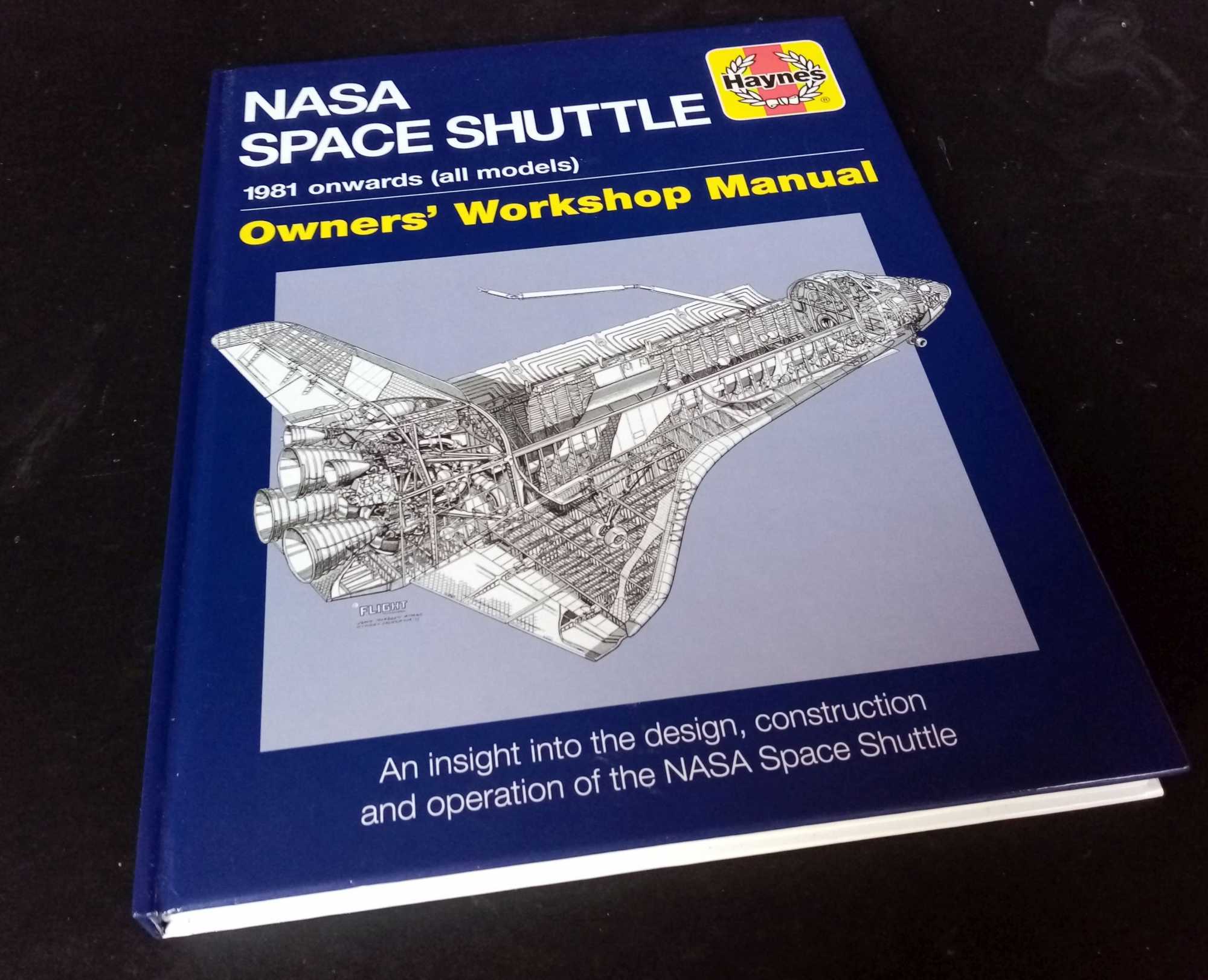 David Baker - NASA Space Shuttle Manual: An Insight Into the Design, Construction and Operation of the NASA Space Shuttle (Owner's Workshop Manual)