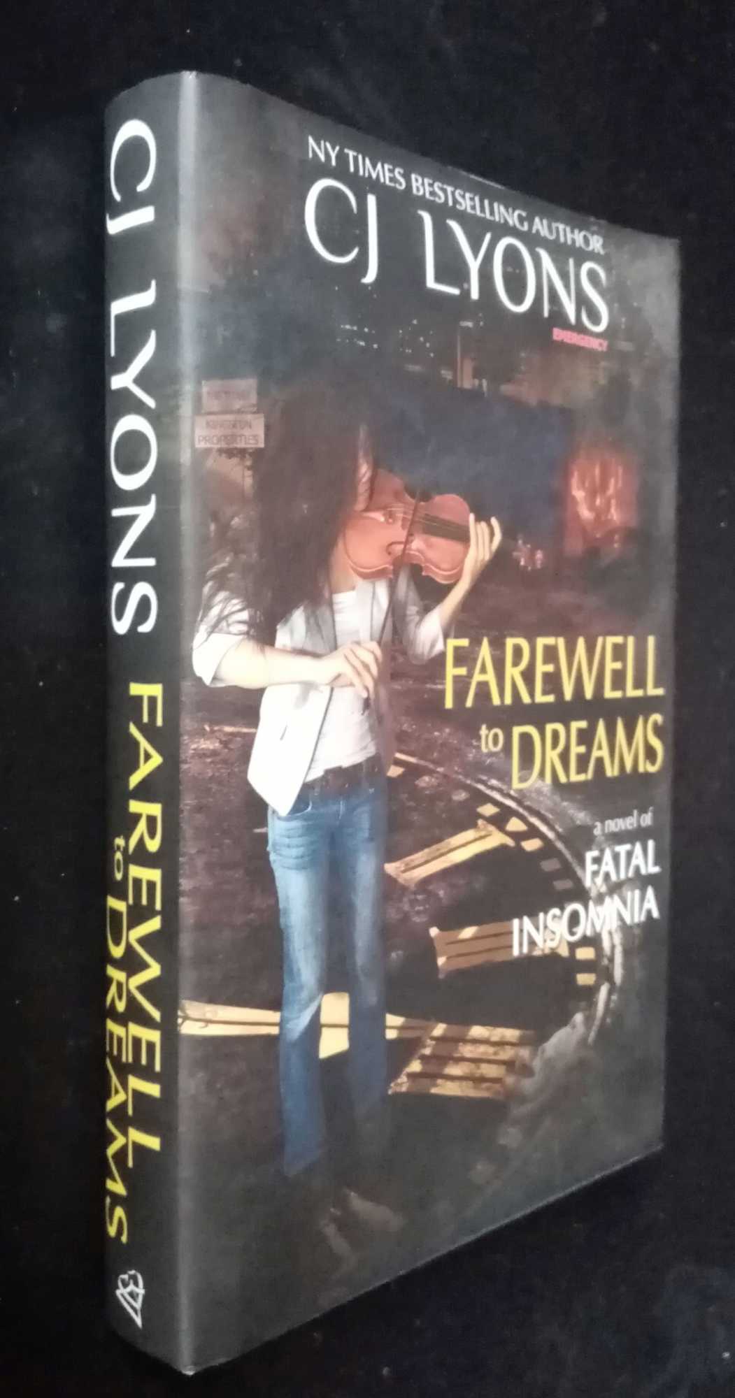 CJ Lyons - Farewell To Dreams: a Novel of Fatal Insomnia  SIGNED/Inscribed