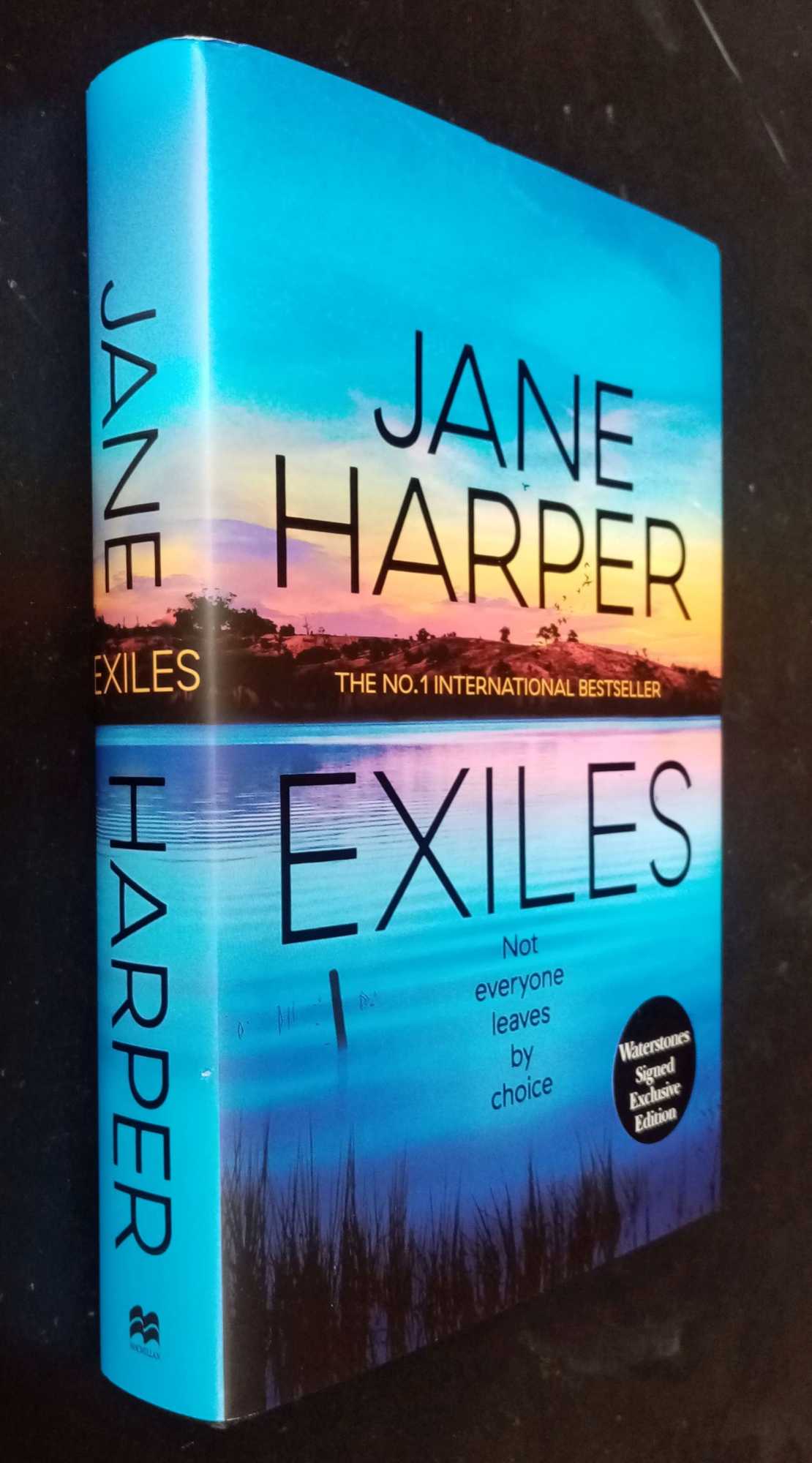 Jane Harper - Exiles    [ Waterstones SIGNED Edition]
