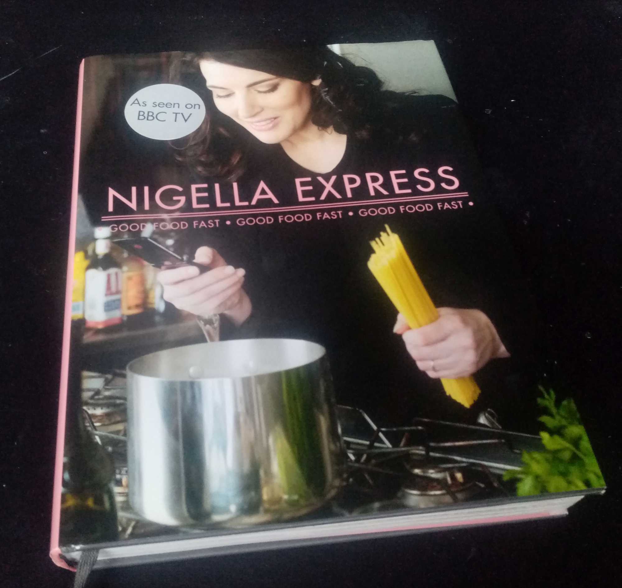 Nigella LAwson - Nigella Express    SIGNED/Inscribed