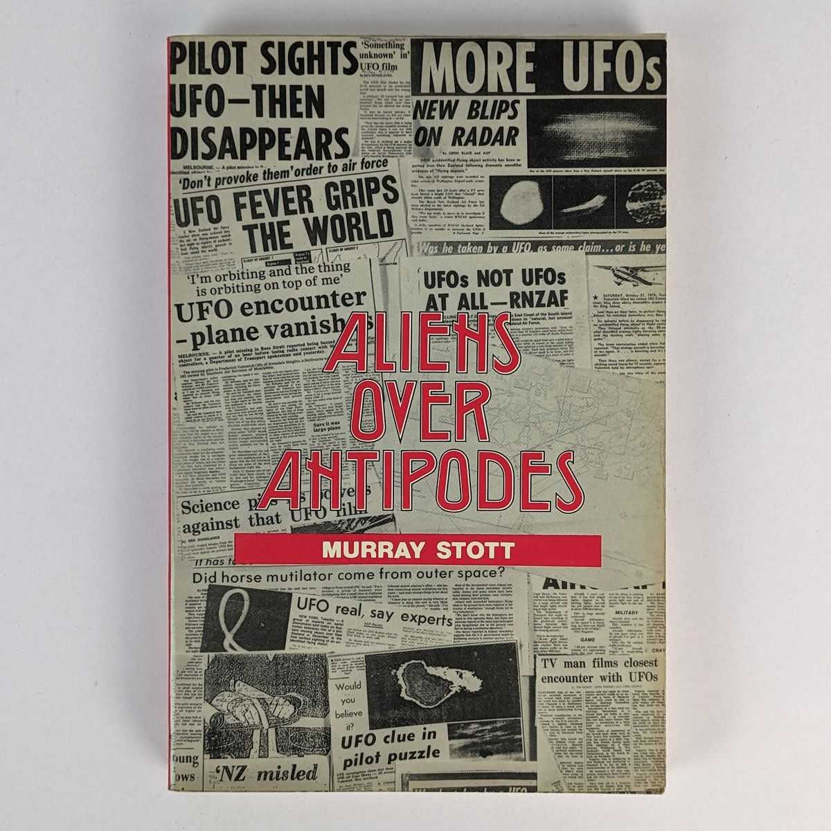 Murray Stott - Aliens Over Antipodes
