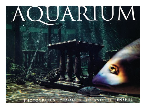 CUISINIER, DIANE. Photographies aquarium JENSHEL, LEN / noir et blanc par Diane Cook ; - Photo 1/1