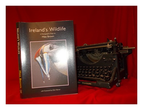 BROWN, MIKE Ireland's wildlife : a photographic essay / by Mike Brown ; with for - Picture 1 of 1